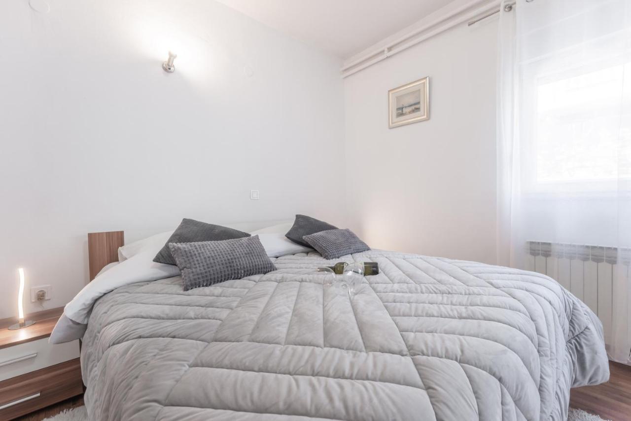 Apartman Lana Vidikovac Zadar Bagian luar foto